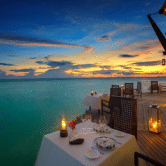 Lighthouse Restaurant på Baros Maldives om aftenen