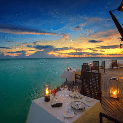 Lighthouse Restaurant på Baros Maldives om aftenen